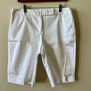 Van Heusen City Short, White, Size 8